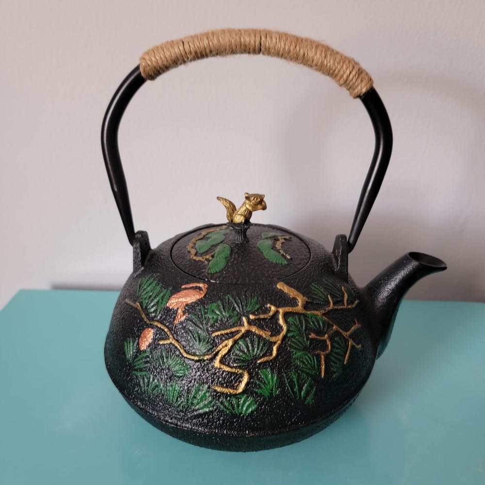 Milwrold Brand 40.6oz Japanese Cast Iron Teapot